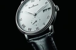 宝珀经典系列首次迎来“星期-日期”双历显示腕表