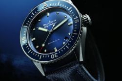 宝珀深潜器家族再添38毫米表径全新成员