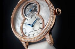 雅克德罗呈献全新杰作珍珠母贝陀飞轮大秒针