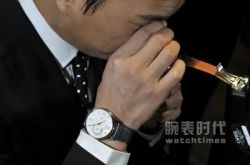 《外科风云》靳东如何与手表结缘?