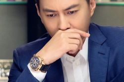 靳东的选择 宝齐莱柏拉维三地时间计时码表