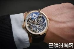 一枚完美对称的手表