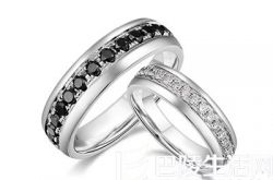 订婚戒指和结婚戒指分别由谁买?