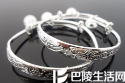 戴银饰会发黑是怎么回事?如何清洗?