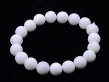 欧泊石一般戴哪只手 欧泊石戴哪只手比较好