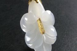 和田玉和翡翠哪个贵  和田玉和翡翠的价格区别