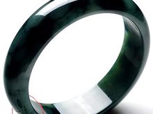 缅甸翡翠手镯价格  缅甸翡翠手镯多少钱