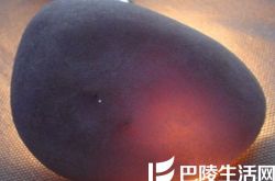 紫罗兰翡翠真假鉴别方法 放大镜鉴别、紫外灯鉴别、权威机构检验