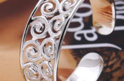 纯银手镯价格		纯银手镯什么价格的好