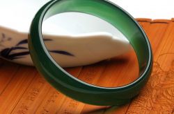 绿玉髓手镯价格  绿玉髓手镯价格图片