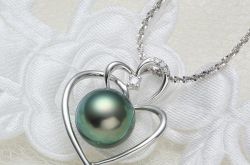 周大福黑珍珠吊坠多少钱 周大福黑珍珠吊坠价格