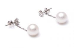 珍珠耳环购买须知 哪个牌子好、哪个颜色好、网上购买选择