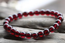 酒红石榴石产地 酒红石榴石的真假鉴定 酒红石榴石和玫红石榴石的区别