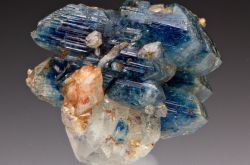 蓝柱石种类有哪些   蓝柱石种类图片大全