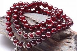 石榴石项链保养技巧 彻底清洗、冷水浸泡、快速清洗