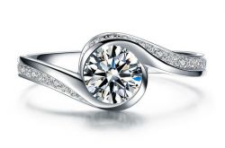 钻石小鸟和谢瑞麟哪个品牌好 买钻戒是钻石小鸟好还是谢瑞麟好