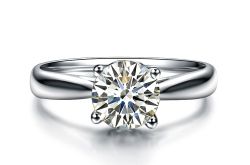 周生生和ENZO哪个品牌好 买钻戒选周生生好还是ENZO好