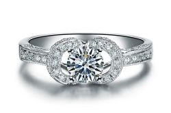 周六福和珂兰哪个好 买钻戒周六福好还是珂兰好