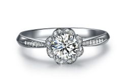 老凤祥和戴比尔斯哪个品牌好 老凤祥和戴比尔斯哪个性价比高