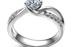 女生食指戴戒指什么意思  女生食指戴戒指代表什么