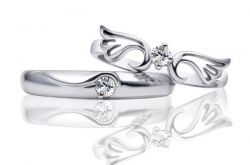 求婚买对戒好还是钻戒好 求婚戒指与订婚戒指结婚戒指的区别