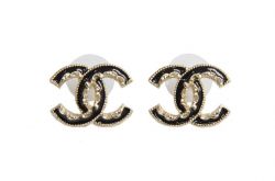 香奈儿耳环是什么材质  香奈儿耳环的材质怎么样
