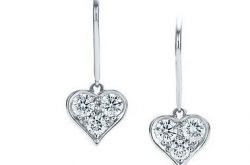 如何选购钻石耳环  钻石耳环有什么特点