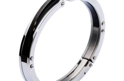 钛钢手镯会掉色吗  钛钢手镯能带着洗澡吗