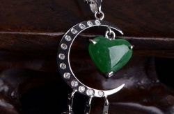 翡翠吊坠哪个颜色好 翡翠吊坠什么颜色好看