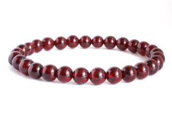 石榴手链有什么寓意  佩戴石榴石手链代表的意义