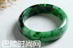 佩戴翡翠玉手镯的禁忌都有哪些 翡翠手镯佩戴禁忌盘点