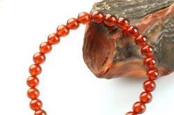 女生戴什么材质手链好 女生适合戴什么材质的手链