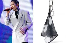 萧敬腾大胆戴垂坠丝巾耳环 CHRISTIAN DADA春夏系列