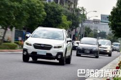 开车闪大灯好吗？闪灯传递哪些信息怎么闪灯