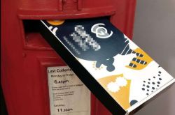 英国一公司首创邮筒专用葡萄酒瓶