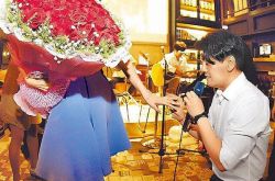 朱孝天跪地求婚韩雯雯 明星求婚方式大盘点