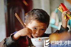 当红小鲜肉男星一晚服侍圈内两父子