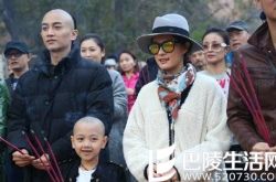 球场惊现清朝富少! 陈晓顶清朝发型打篮球喜感十足