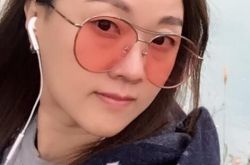 王自健离婚老婆黄雅静真的很厉害 曾脱口秀中王自健骂周立波人渣作死