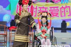 宋小宝复出打脸得病死亡传闻 老婆双胞胎孩子照片流出