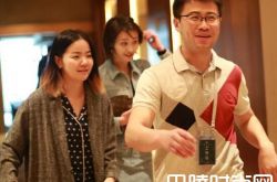 郑爽带替身出席 微博首度公开恋情现任男朋友是谁