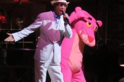 又一对爷孙恋!72岁叶振棠恋上小40岁女友 耄耋之年迎第二春