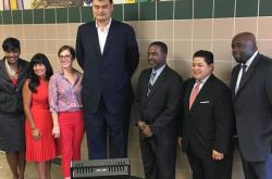 身家几十亿的姚明为休城捐十万 喷子们坐不住了