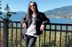 张韶涵晒自拍 最大的亮点一定是她的闪亮唇和娃娃脸