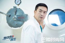 《急诊科医生》何建一有什么病？双手发抖痉挛是怎么回事？