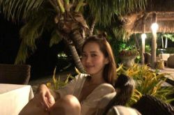 正大光明的秀恩爱！余文乐晒娇妻美照