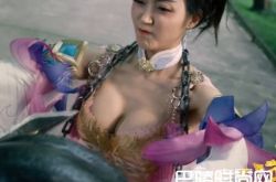 校花拍片被骂低俗 美胸成为最大焦点引争议