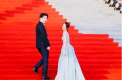 雷佳音走红毯怎么了？和谁走的