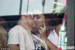 超杀女科洛·莫瑞兹分手了吗？独自逛街情绪低落