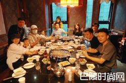 立威廉为老婆庆生秀恩爱 女儿5国混血太美了